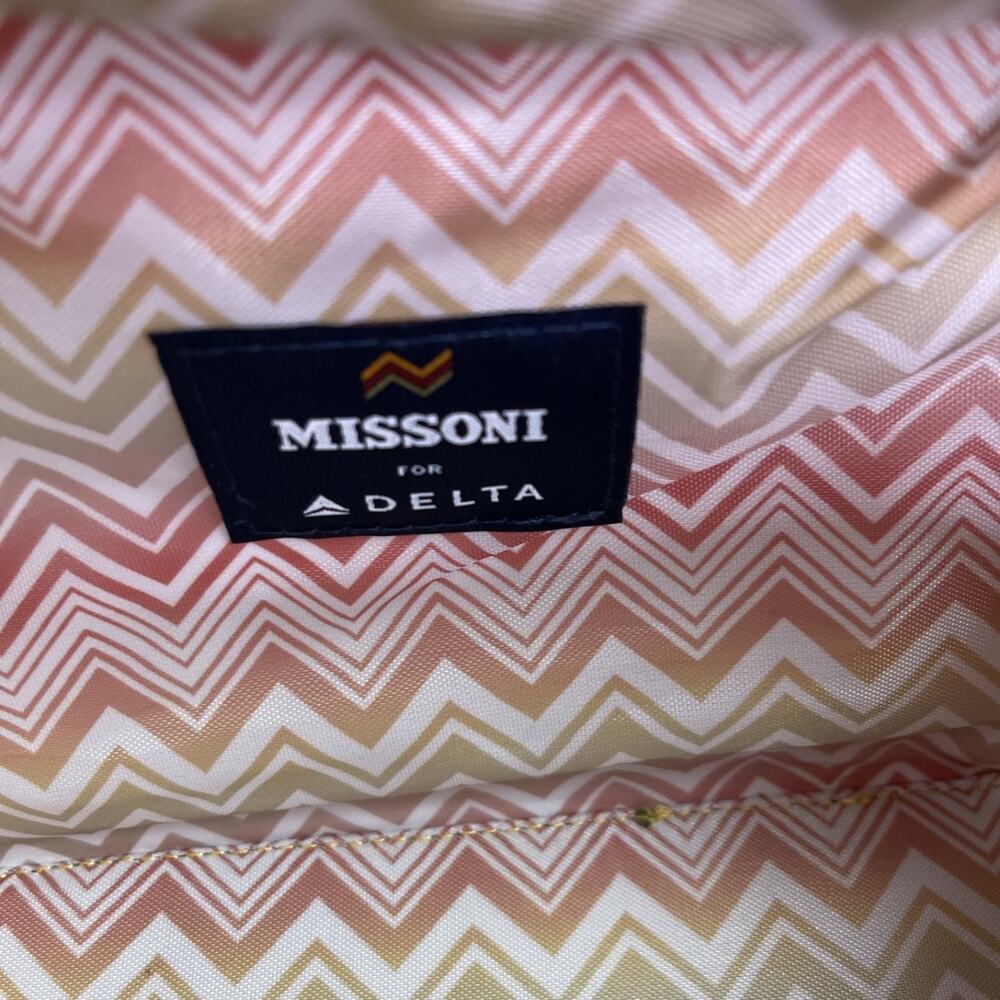 Delta One Rio Radiance Yellow Missoni Amenity Kit Bag Socks NEW 2026 Summer - Picture 3 of 16